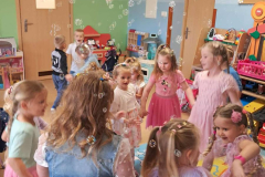 6eb4eb6e-c415-4218-93ee-f90aa47e2d30