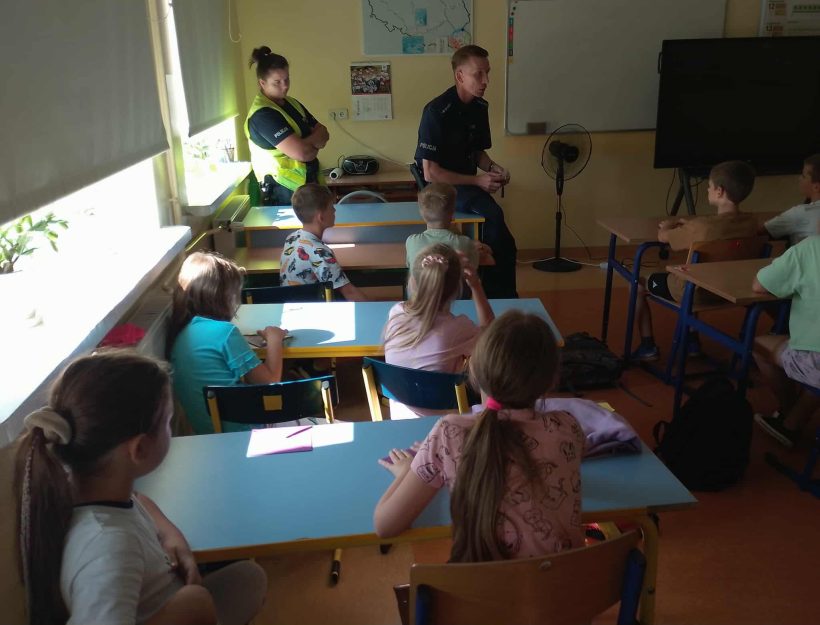 Miniaturka Wrześniowa wizyta Policji – zasady bezpieczeństwa.